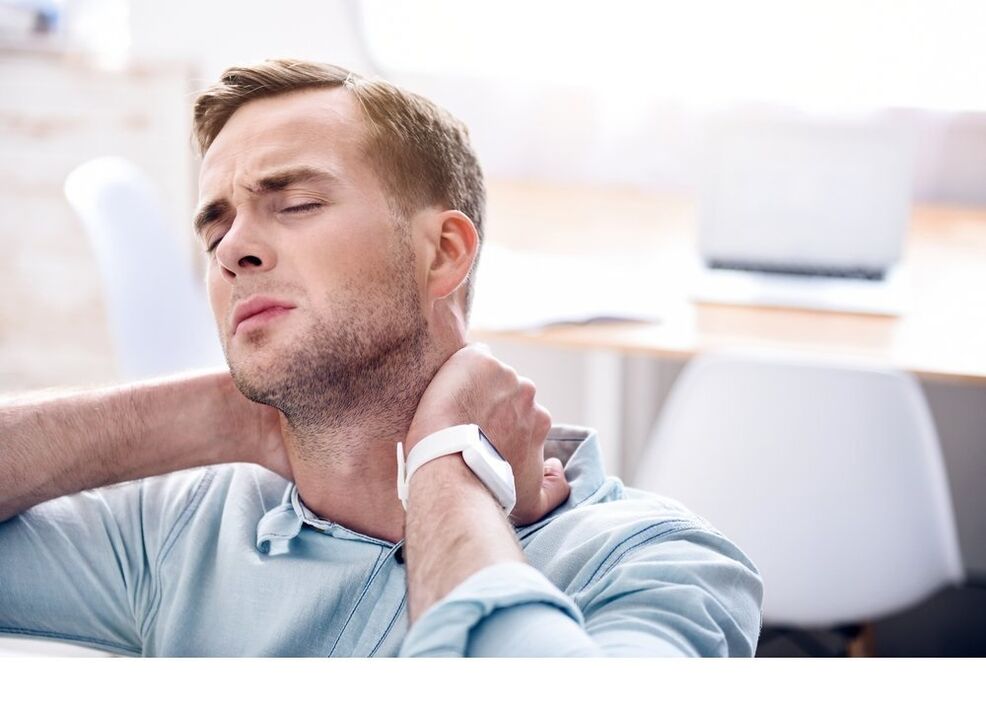 болка во вратот кај маж поради тумор