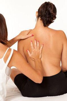 масажа за болка под левото рамо
