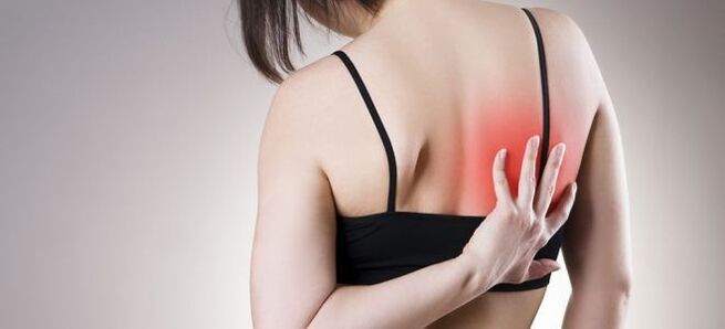 Зголемената болка во грбот при движење е знак на торакална остеохондроза